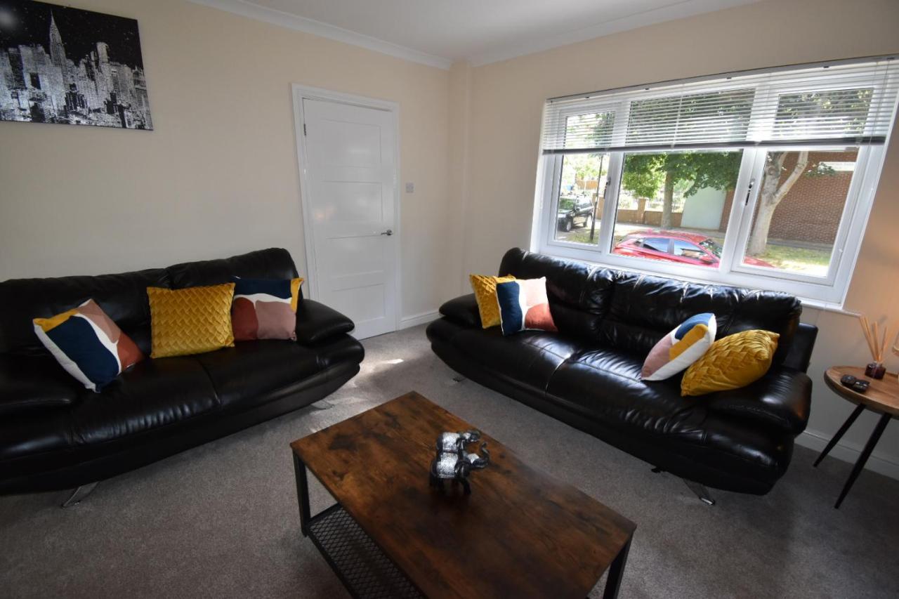 3 Bed House With Homely Comforts Close To Amenities, Food Places And Supermarkets Sheffield Exteriér fotografie